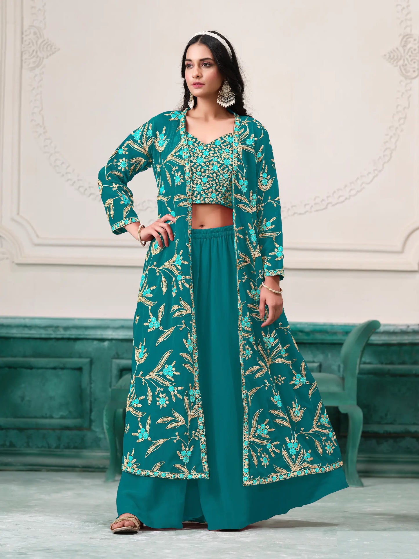 Blaues indo-westliches Georgette-Set mit Fadenstickerei und Pailletten 