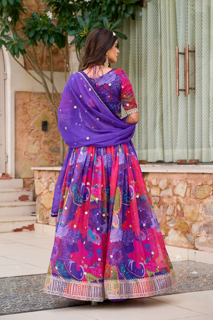 Lehenga violet vif en soie tabby et organza avec imprimé de fleurs multicolores COLLECTION RHEANNA