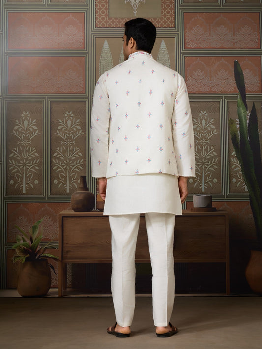 Pfirsichfarbener Chiffon-Abendsari mit Kristallen, Pailletten und Fadenstickerei