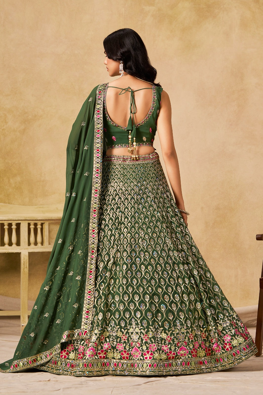 Lehenga vert avec broderies romantiques de fleurs COLLECTION MONICA