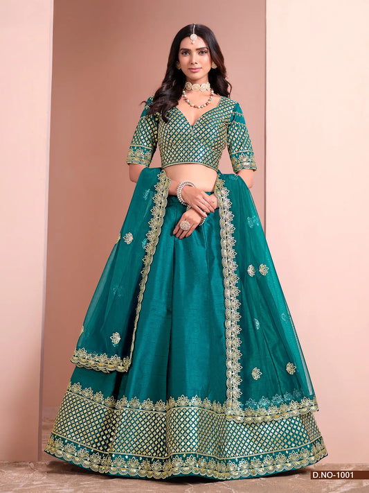 Designer Lehenga Choli aus lagunenblauer Kunstseide mit Fadenstickerei und Pailletten