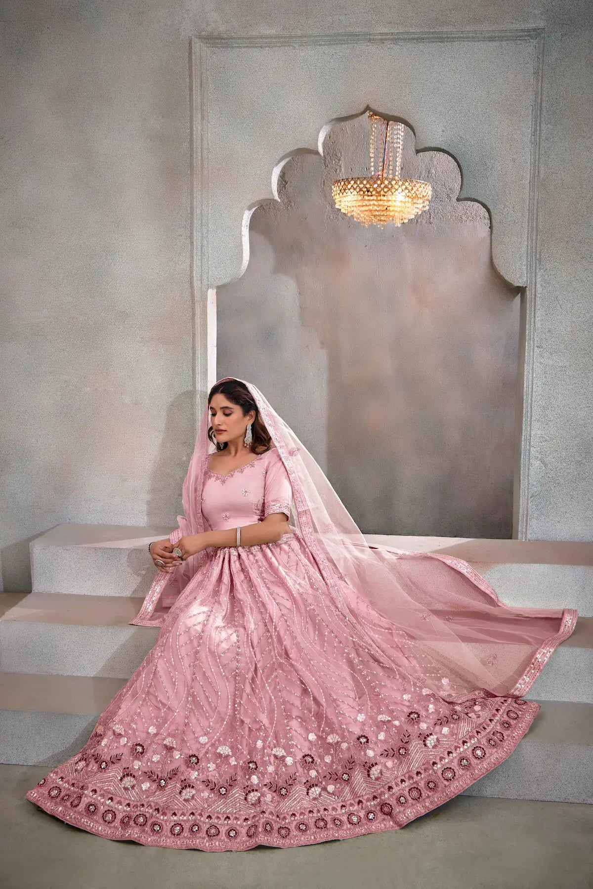 Lehenga Choli Pêche Rose Foncé en Tulle | Broderies de Fils et Sequins
