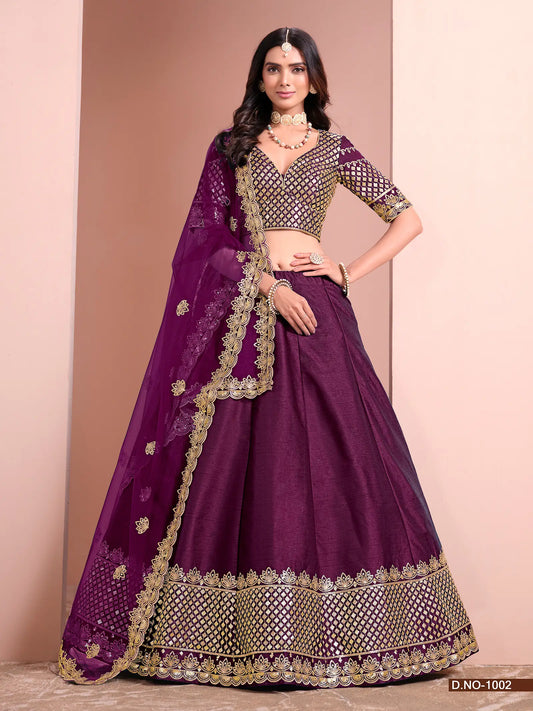 Designer Lehenga Choli aus dunkeltraubenvioletter Kunstseide mit Fadenstickerei und Pailletten