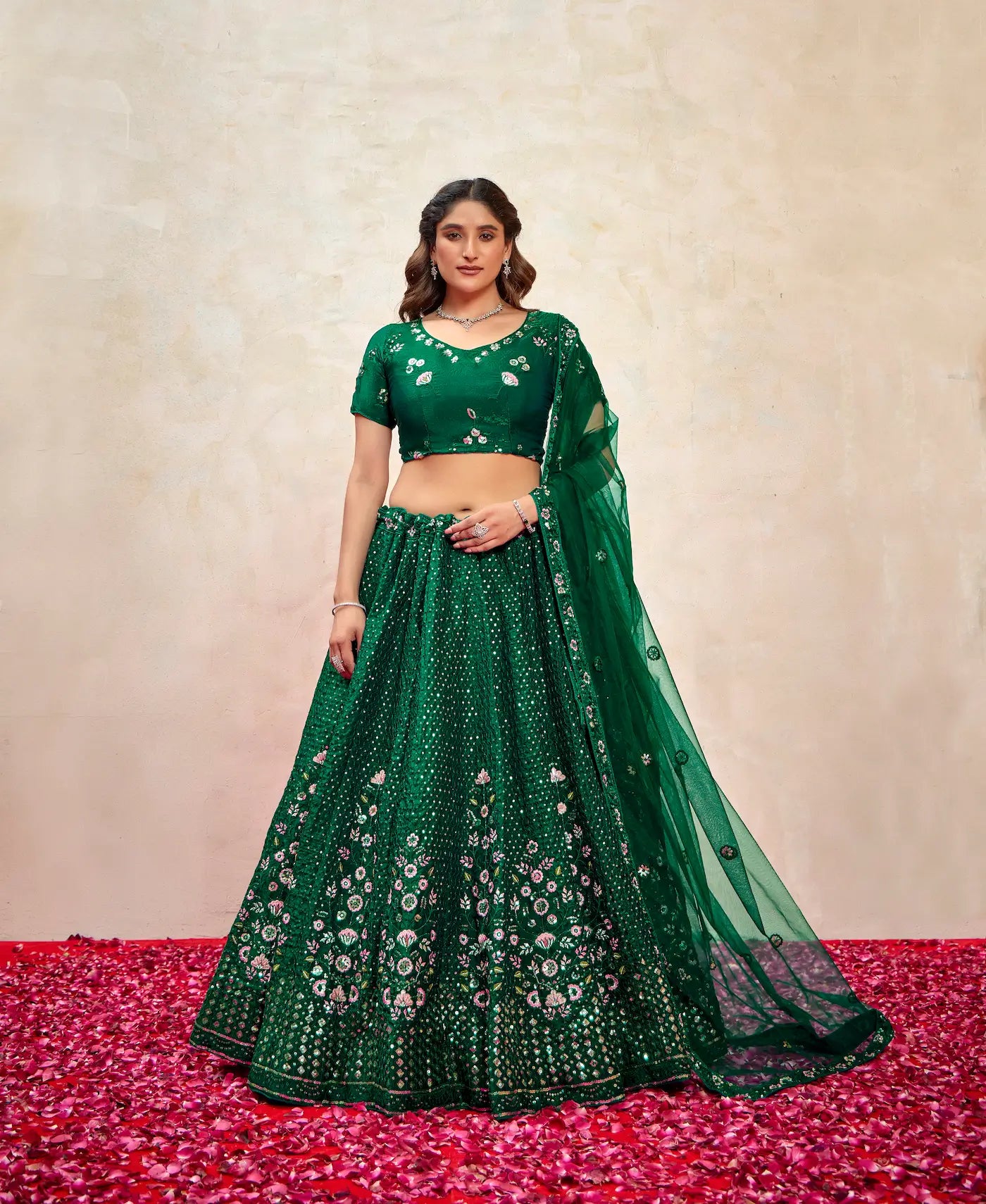 Lehenga Choli en filet vert avec broderie au fil et sequins