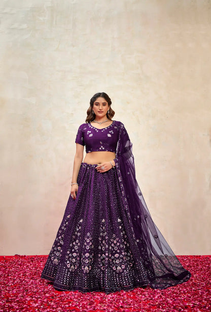Lehenga Choli en filet couleur violet vin avec broderie au fil et sequins