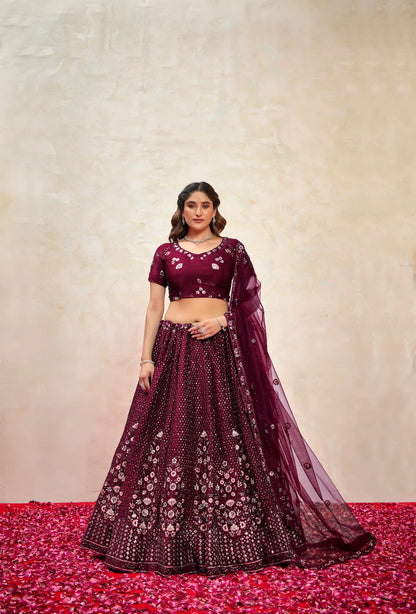 Lehenga Choli en filet violet profond avec broderie au fil et sequins