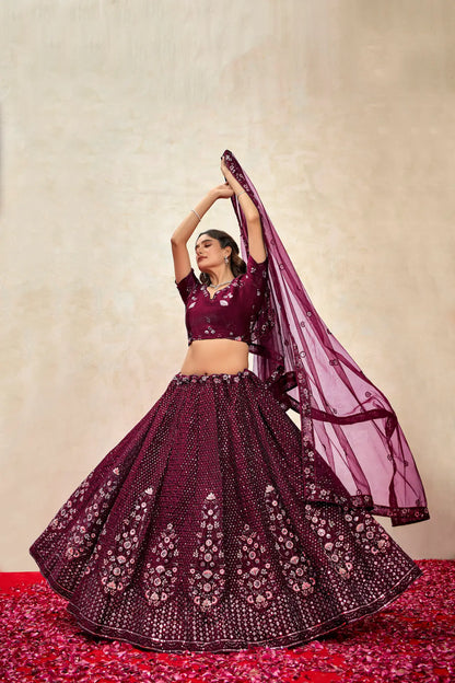 Lehenga Choli en filet violet profond avec broderie au fil et sequins