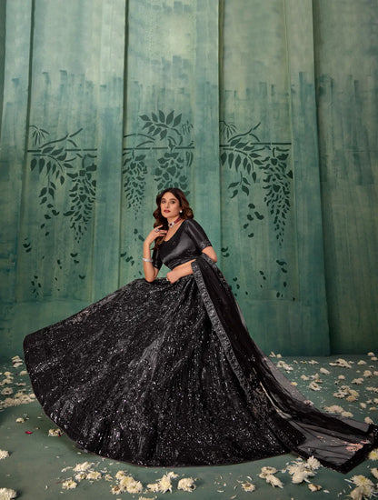 Lehenga Choli en filet noir avec broderie au fil et sequins