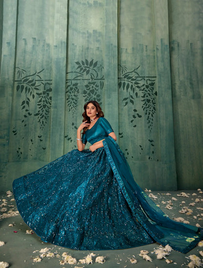 Lehenga Choli en filet bleu-vert cristal avec broderie au fil et sequins