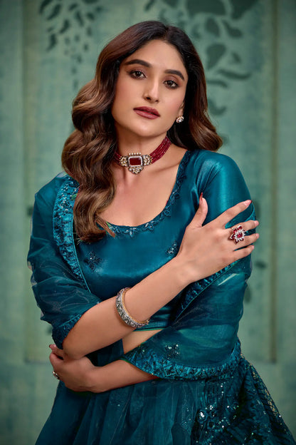 Lehenga Choli en filet bleu-vert cristal avec broderie au fil et sequins