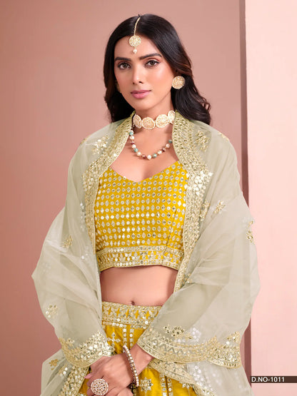 Lehenga Choli Jaune en Soie Artificielle avec Broderies au Fil et Paillettes