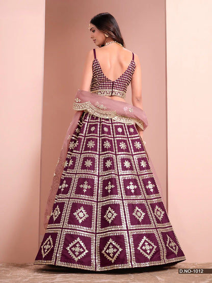 Lehenga Choli en Soie Artificielle Violet foncé avec Broderies au Fil et Sequins