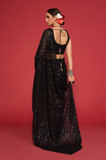 Sari noir intense en georgette avec broderie au fil et multiples sequins