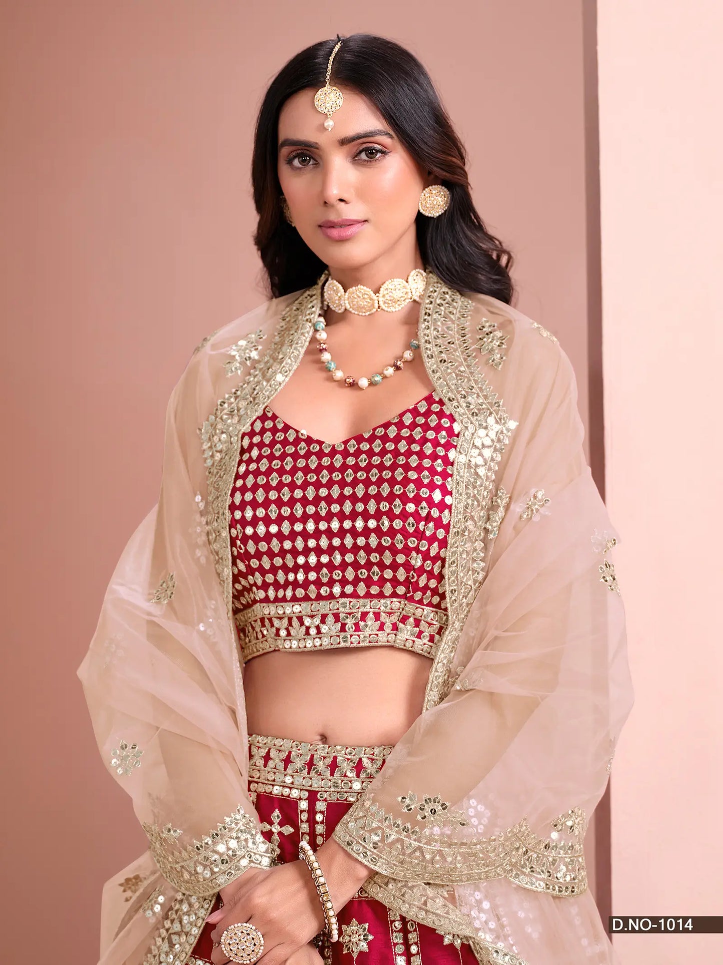 Designer Lehenga Choli en Soie Artificielle Rouge avec Broderies au Fil et Sequins