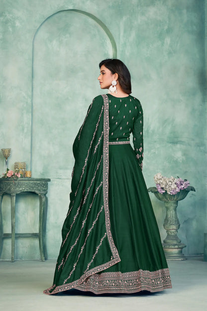 Robe verte en soie artificielle avec broderie en zari et au fil