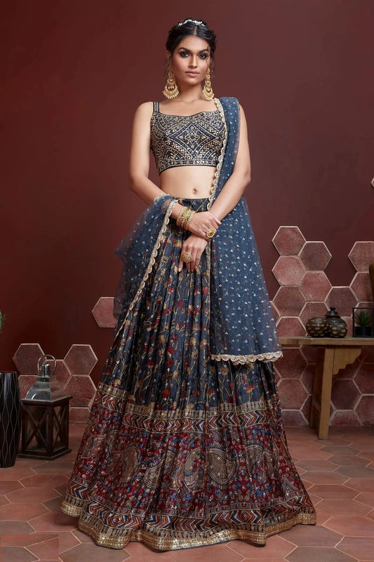 Lehenga bleu gris Davy avec imprimé numérique et broderie lourde, ornée de véritables miroirs