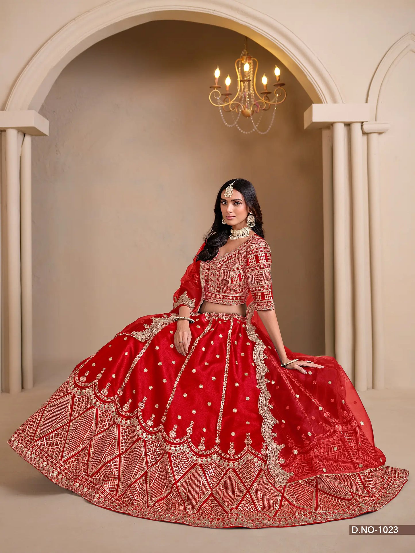 Designer Lehenga Choli aus leuchtend roter Kunstseide mit Fadenstickerei und Pailletten