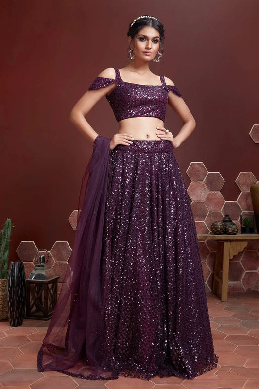 Lehenga en résille douce violet foncé glamour avec broderie lourde et travail de sequins