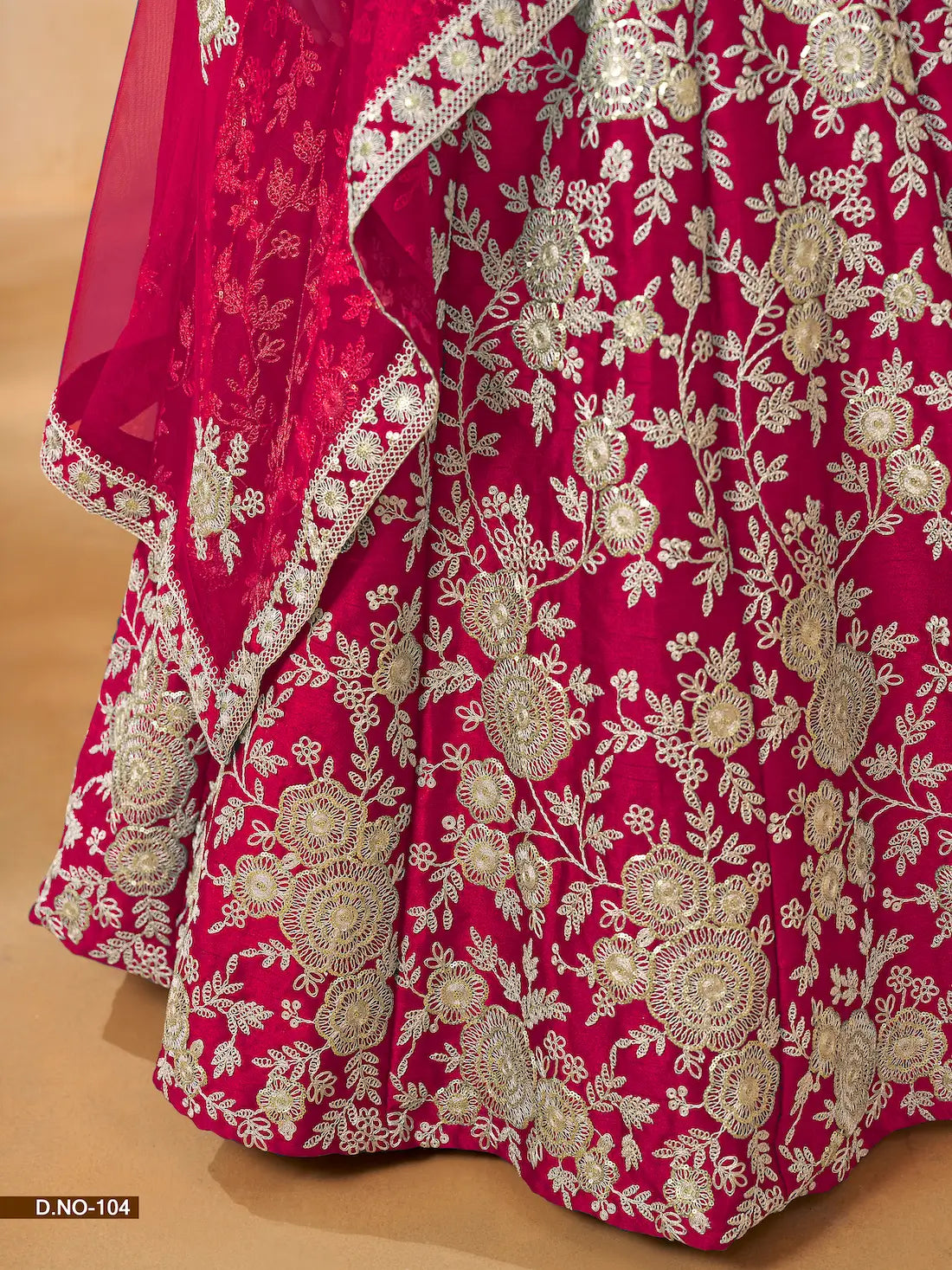 Lehenga Choli rouge en soie artificielle avec broderie au fil et sequins
