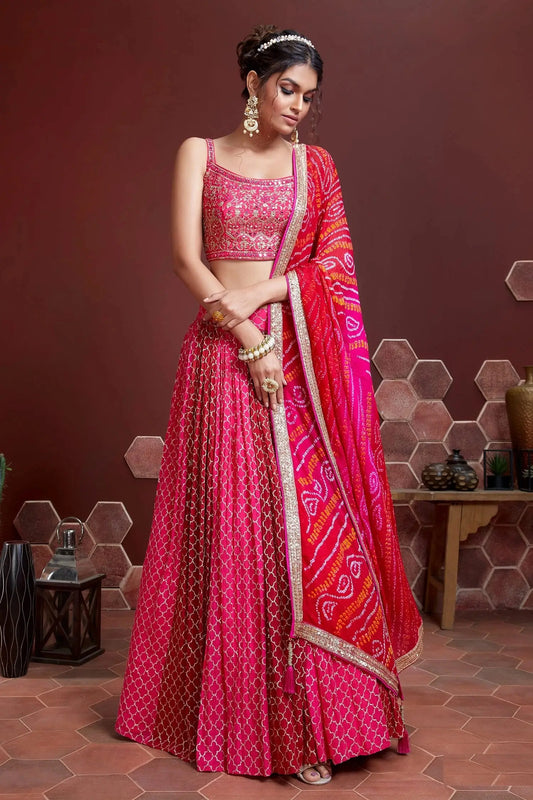 Lehenga rose tulipe avec imprimé numérique et broderie lourde à sequins, ornée de véritables miroirs