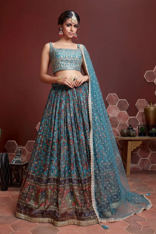 Lehenga bleu ciel en soie avec imprimé numérique et broderie lourde, ornée de véritables miroirs