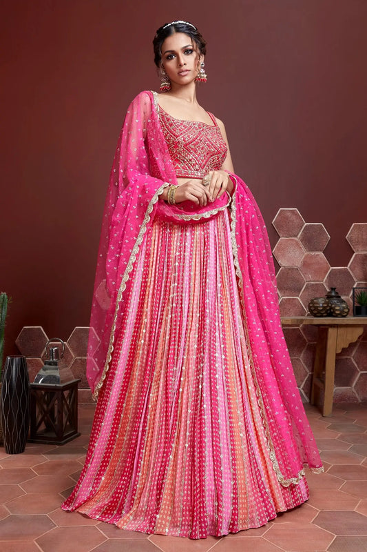 Lehenga rose avec imprimé numérique élégant et broderie lourde, ornée de véritables miroirs