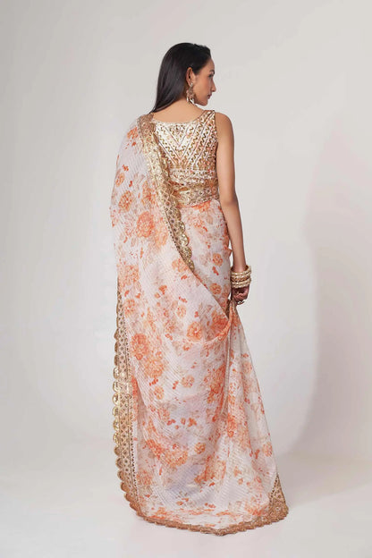 Sari Blanc en Organza avec Imprimé Floral et Détails Pailletés
