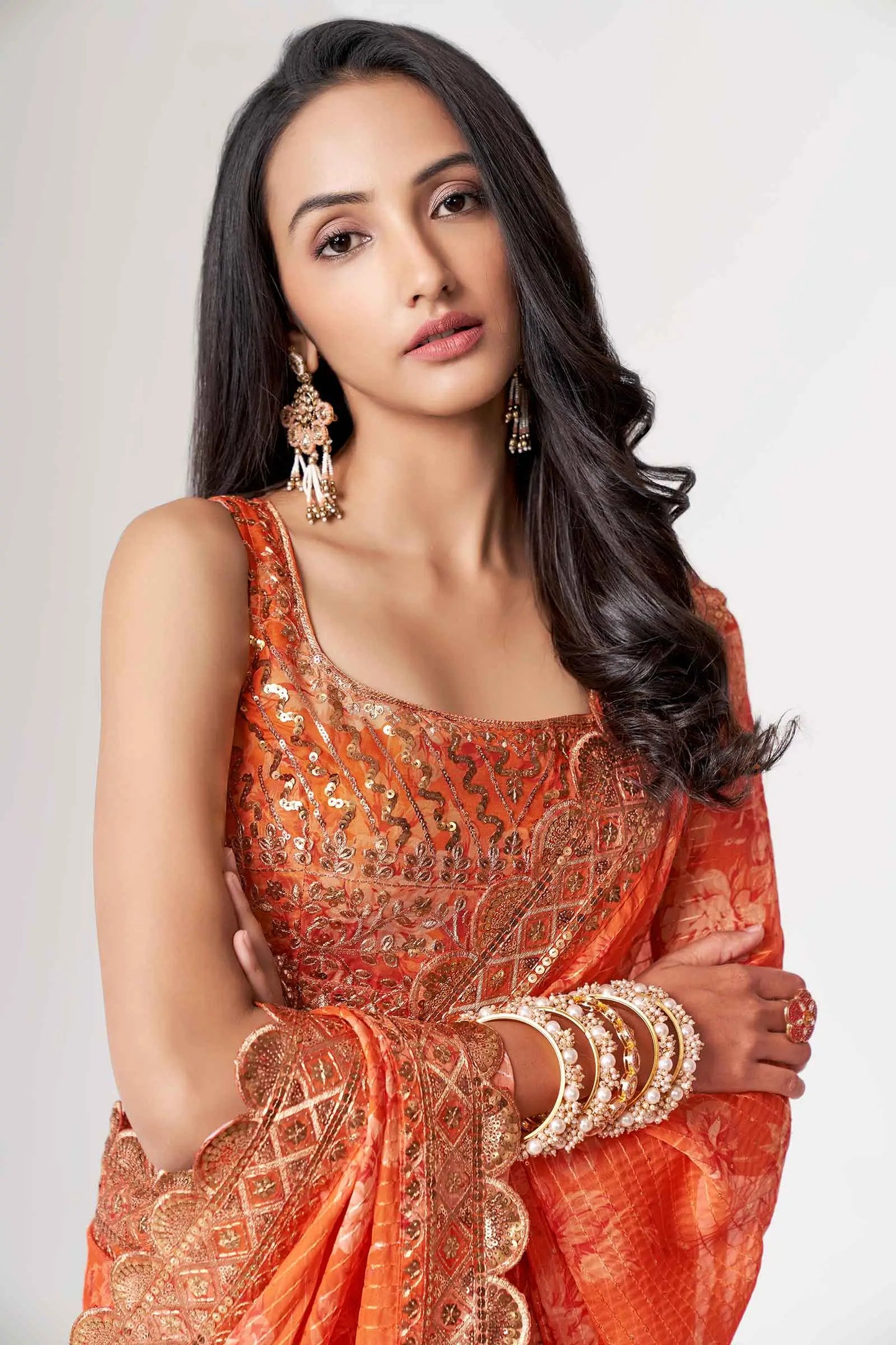 Sari Orange en Organza avec Imprimé Floral et Détails Pailletés