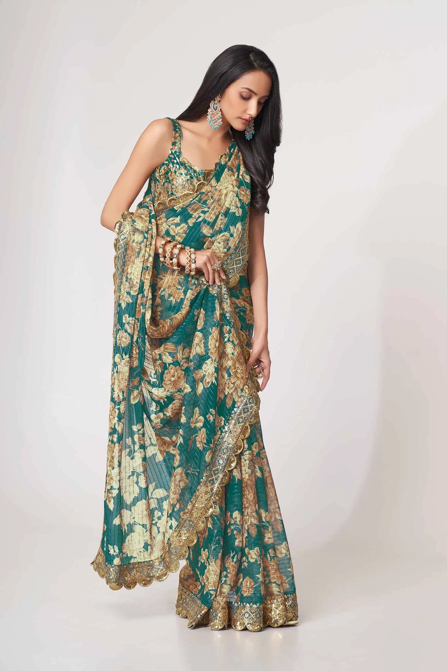 Sari en organza bleu lagon à imprimé floral avec travail de sequins