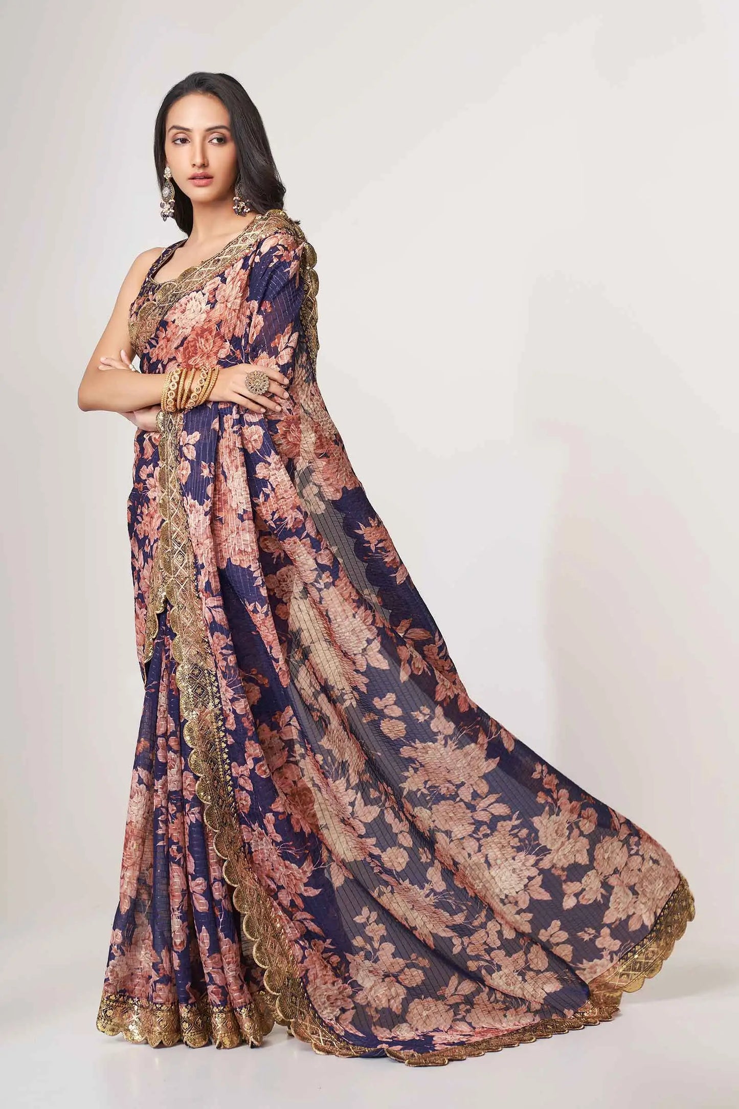 Sari en organza violet à imprimé floral avec travail de sequins