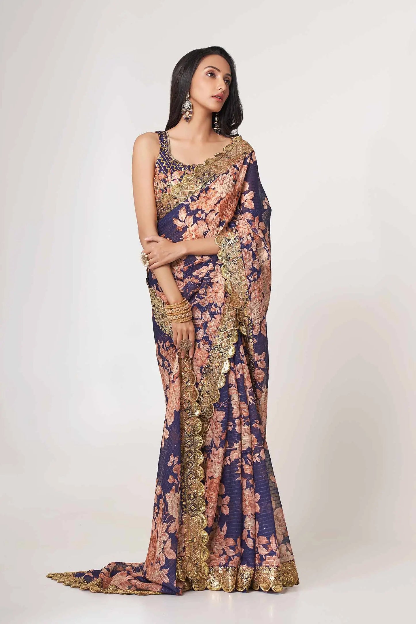 Sari en organza violet à imprimé floral avec travail de sequins