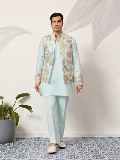 Ensemble Kurta Vesti Koti Homme bleu turquoise clair avec motifs floraux délicats et broderies de sequins COLLECTION VIVAAN