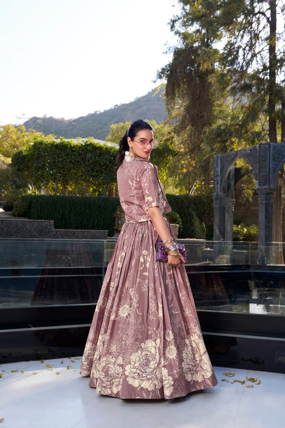 Beiges und malvenfarbenes Tussar-Seiden-Lehenga-Choli-Set im indisch-westlichen Stil mit Blumenmuster