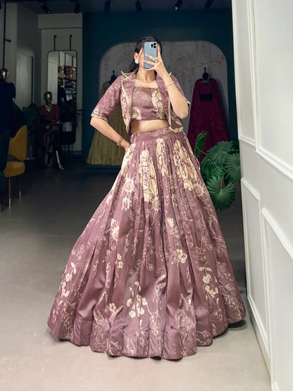 Beiges und malvenfarbenes Tussar-Seiden-Lehenga-Choli-Set im indisch-westlichen Stil mit Blumenmuster