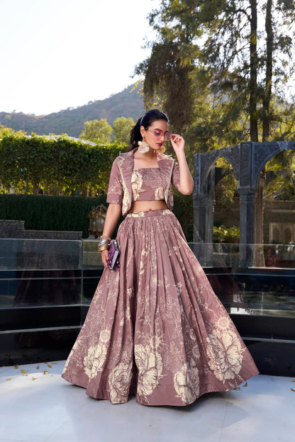 Beiges und malvenfarbenes Tussar-Seiden-Lehenga-Choli-Set im indisch-westlichen Stil mit Blumenmuster