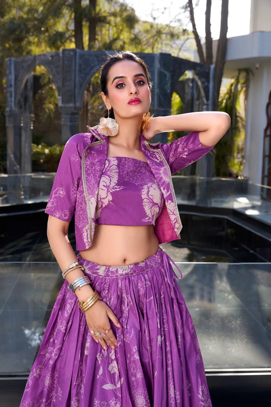 Beiges und violettes Tussar-Seiden-Lehenga-Choli-Set im indisch-westlichen Stil mit Blumenmuster