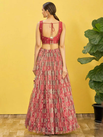 Ensemble Lehenga choli composé d'une choli brun-rouge brodée et d’un dupatta en tulle COLLECTION RHEA