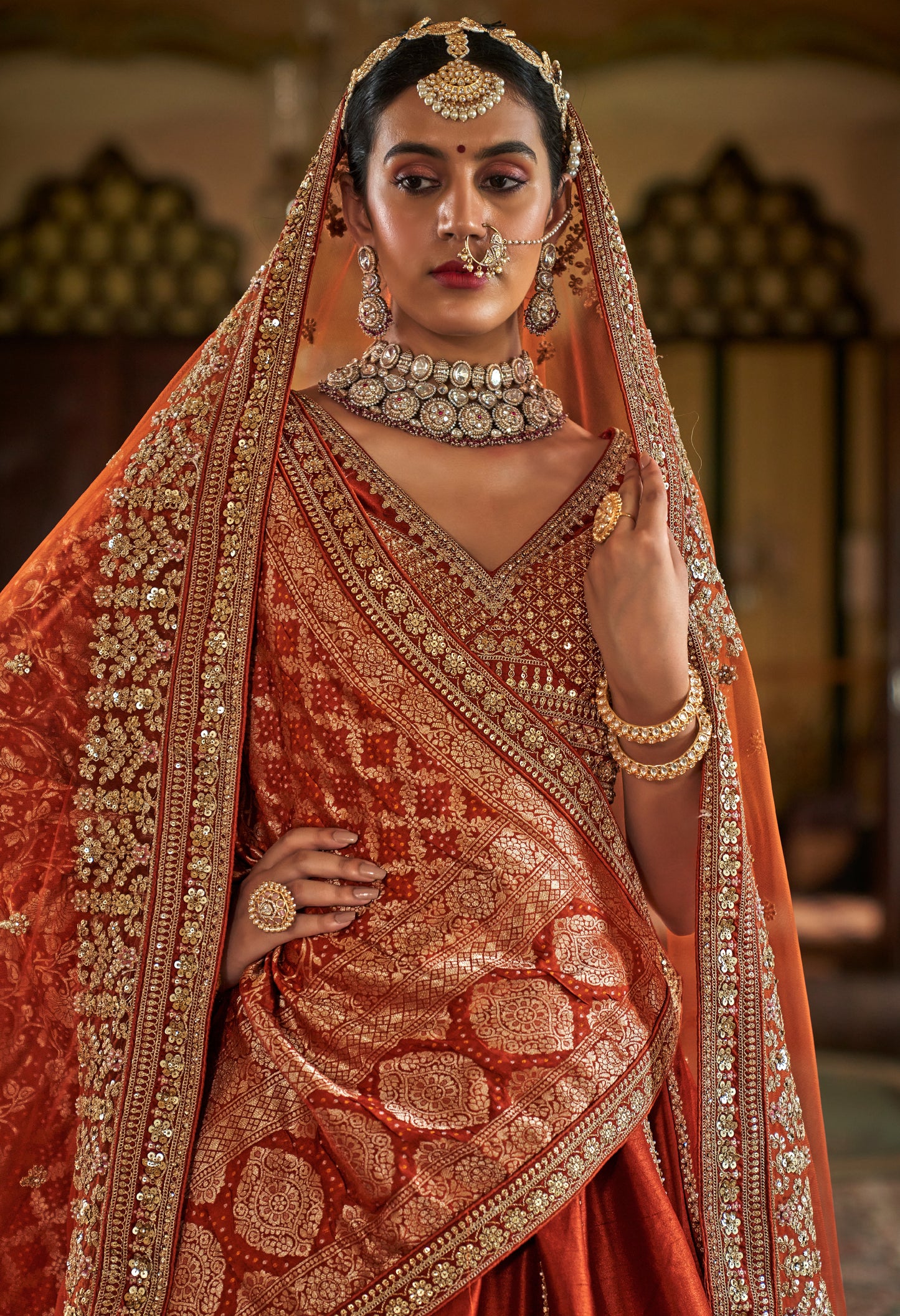 Lehenga de mariée orange foncé riche inspiration de créateur COLLECTION SAJYA