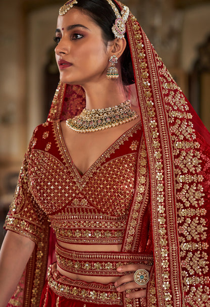Lehenga de mariée rouge foncé traditionnel inspiration de créateur COLLECTION SAJYA