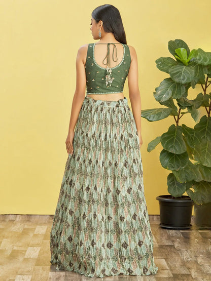 Lehenga vert avec imprimé numérique et broderie en fil, zari et sequins, ornée de véritables miroirs COLLECTION RHEA
