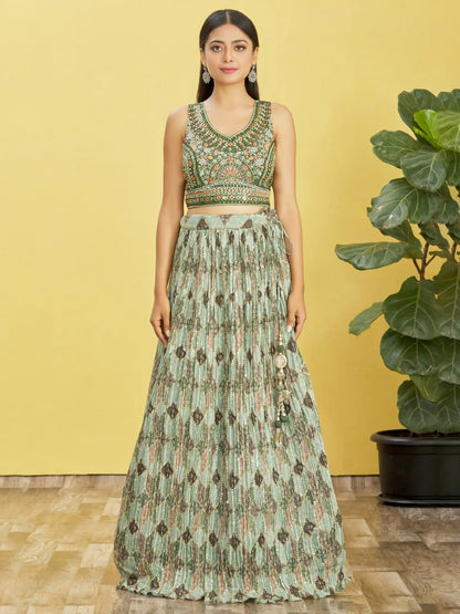 Lehenga vert avec imprimé numérique et broderie en fil, zari et sequins, ornée de véritables miroirs COLLECTION RHEA