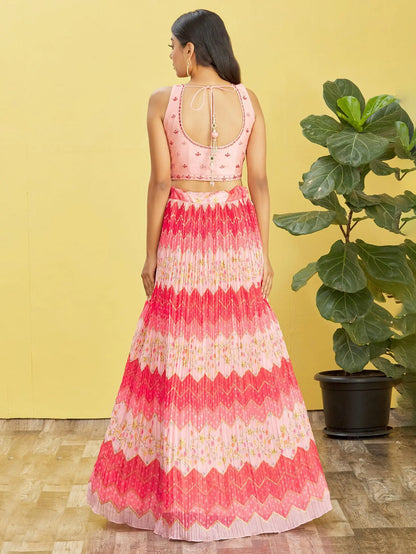 Lehenga rose avec imprimé numérique et broderie en fil, zari, sequins, ornée de véritables miroirs COLLECTION RHEA