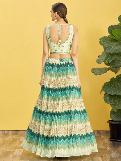 Lehenga vert pin avec imprimé numérique et broderie en fil, zari, sequins, ornée de véritables miroirs COLLECTION RHEA