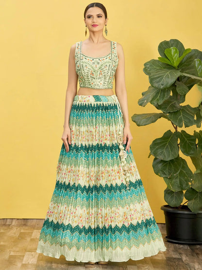 Lehenga vert pin avec imprimé numérique et broderie en fil, zari, sequins, ornée de véritables miroirs COLLECTION RHEA
