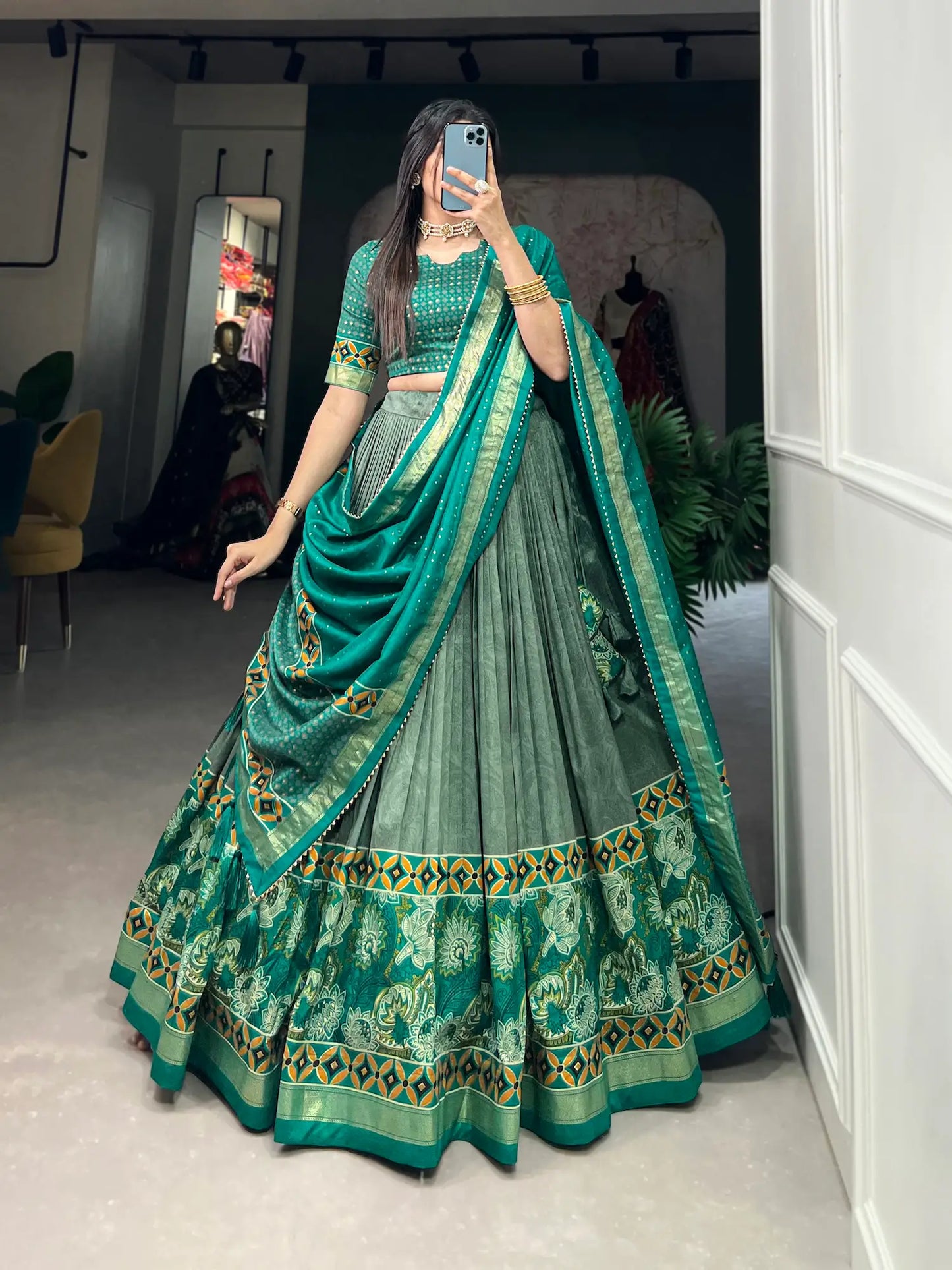 Lehenga Choli en soie Tussar vert de mer à imprimé floral