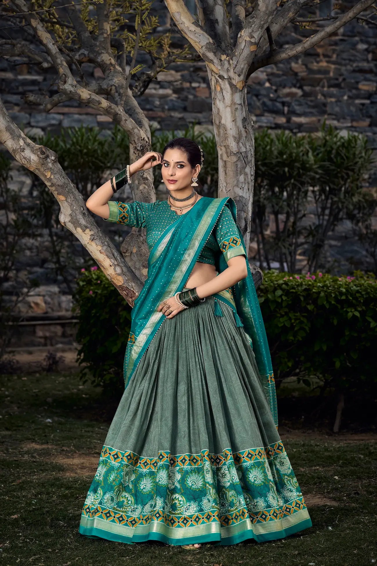Lehenga Choli en soie Tussar vert de mer à imprimé floral