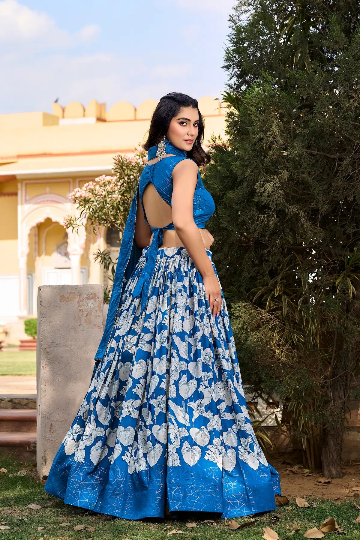 Lehenga Choli en soie Tussar bleu royal avec imprimé floral