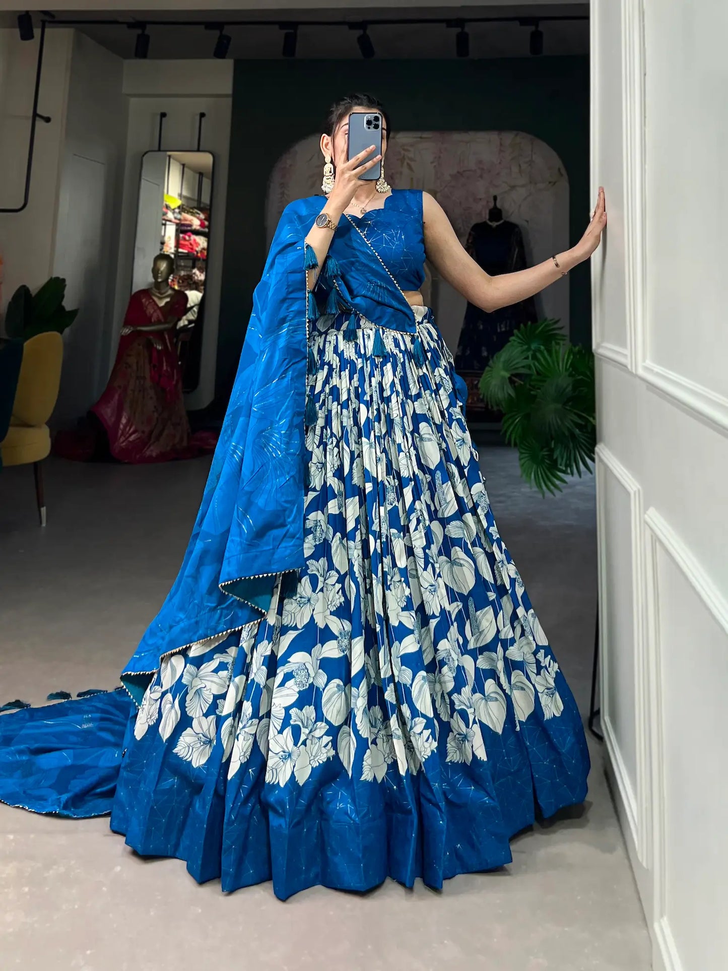 Lehenga Choli en soie Tussar bleu royal avec imprimé floral