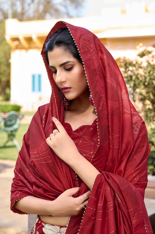 Roter Lehenga Choli aus Tussar-Seide mit Blumenmuster