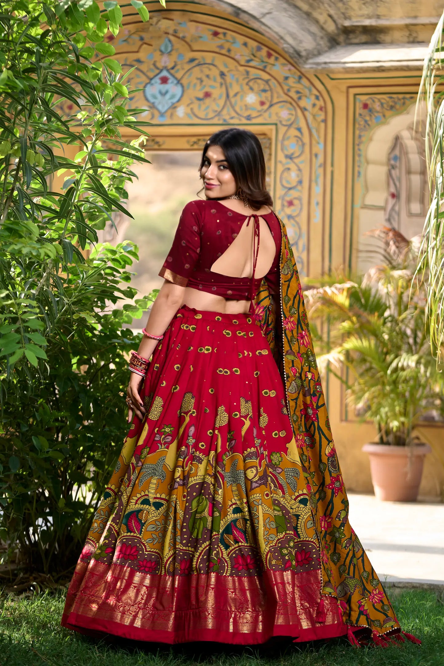 Lehenga Choli Rouge en Soie Tussar avec Imprimés Kalamkari